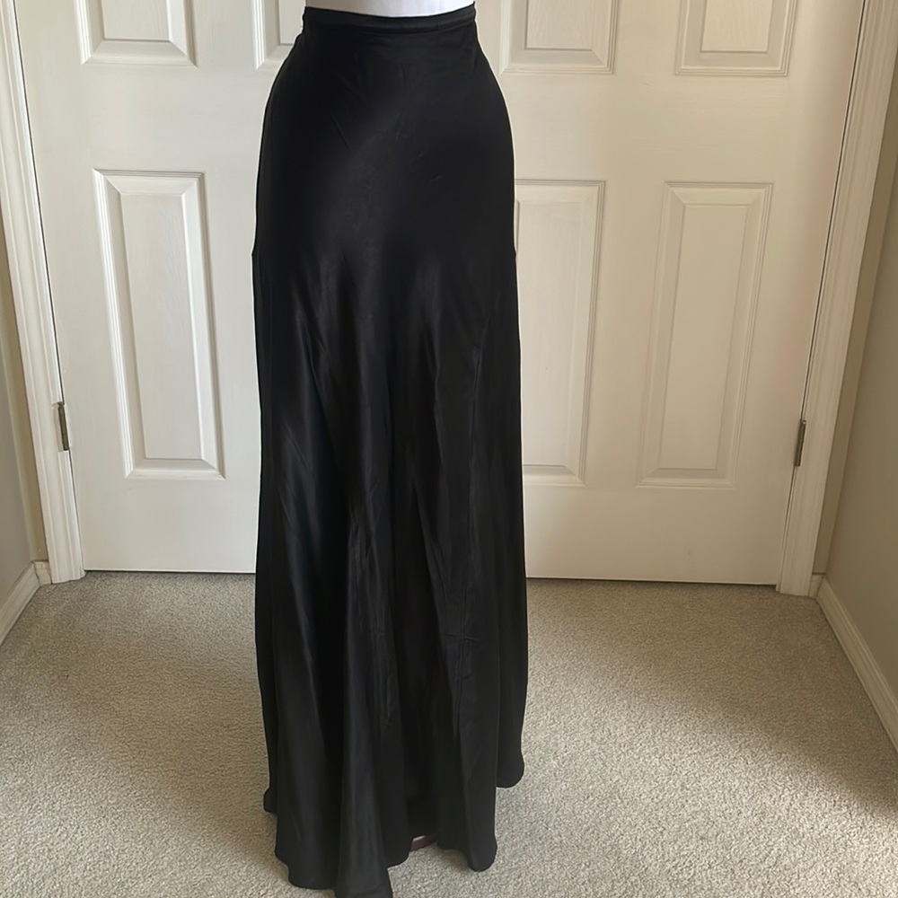 BHLDN, Ghost London, L